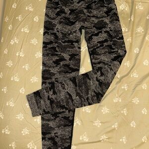 Stylish Camouflage Leggings - Black and Gray